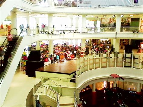 ayala mall cebu girls.